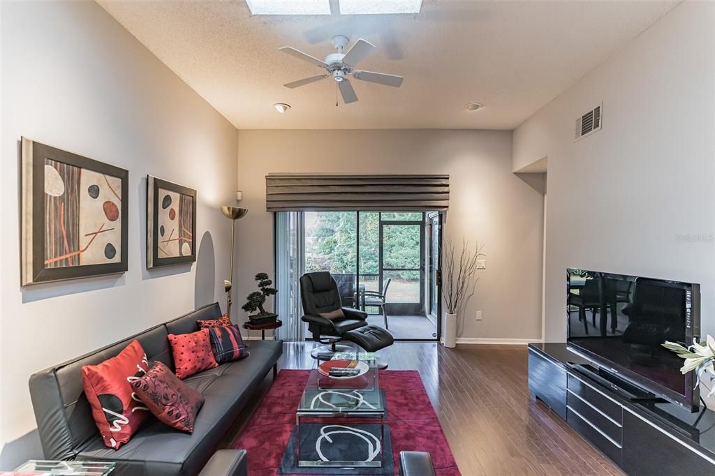 Recently Sold: $299,900 (2 beds, 2 baths, 1147 Square Feet)