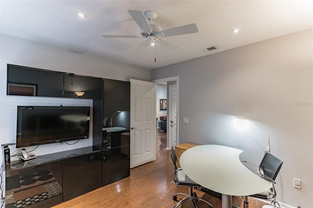 Recently Sold: $299,900 (2 beds, 2 baths, 1147 Square Feet)