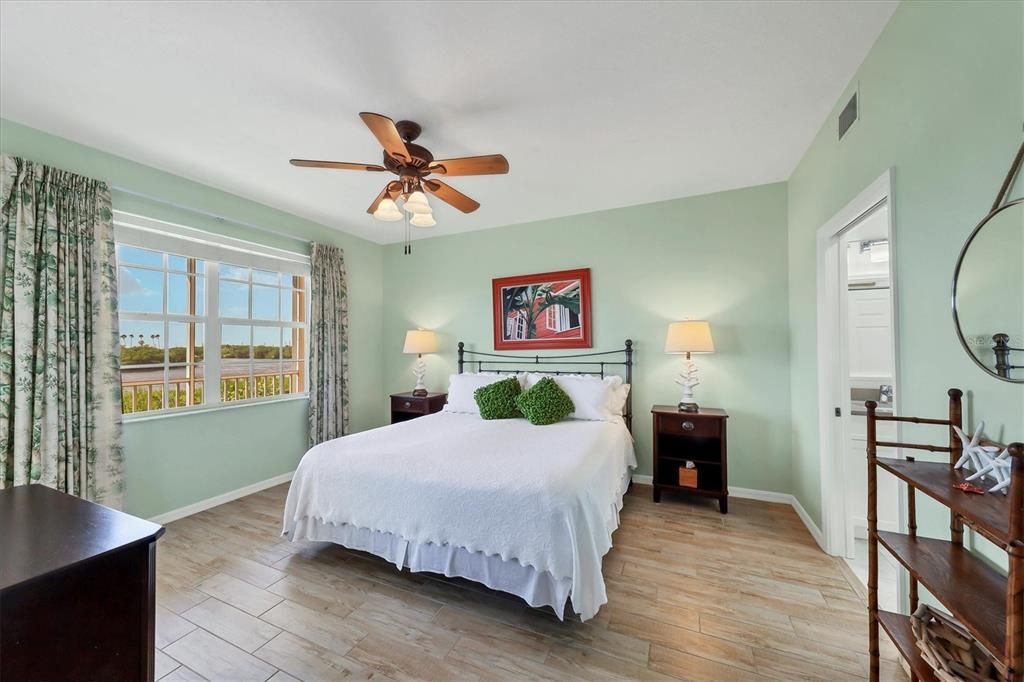 Recently Sold: $799,000 (2 beds, 2 baths, 1456 Square Feet)