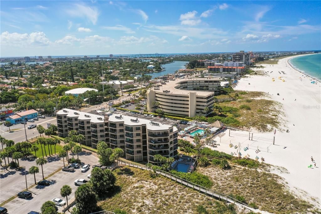 Recently Sold: $410,000 (1 beds, 2 baths, 740 Square Feet)
