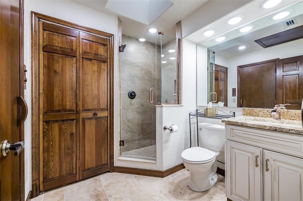 最近售出: $1,250,000 (4 贝兹, 4 浴室, 4885 平方英尺)