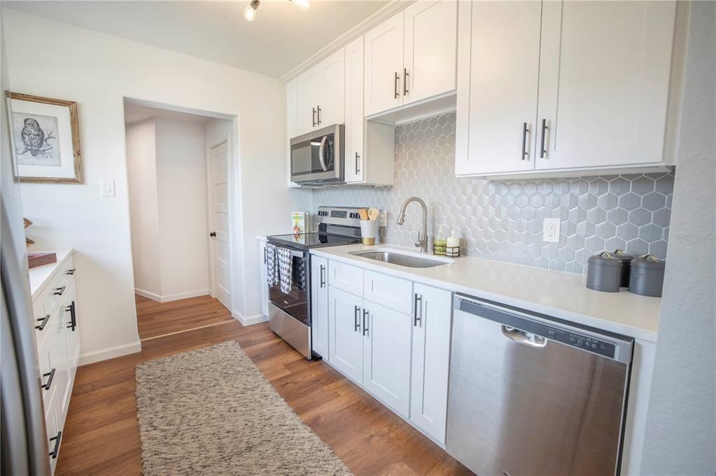 Recently Sold: $295,000 (2 beds, 2 baths, 948 Square Feet)
