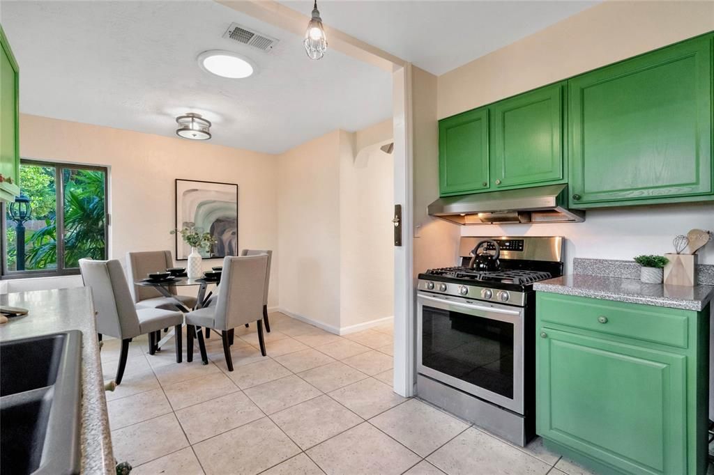 Recently Sold: $435,000 (2 beds, 1 baths, 1132 Square Feet)