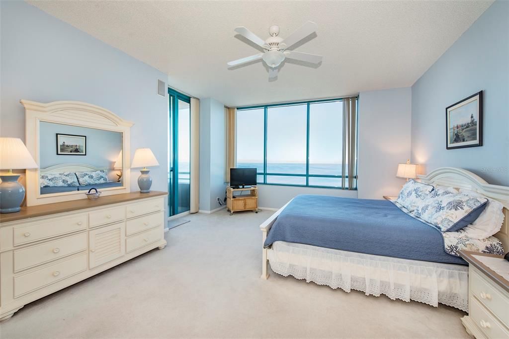 Recently Sold: $1,850,000 (3 beds, 3 baths, 2300 Square Feet)
