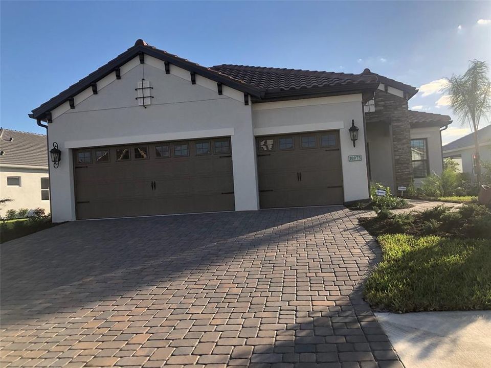 Recently Sold: $446,955 (3 beds, 2 baths, 2441 Square Feet)