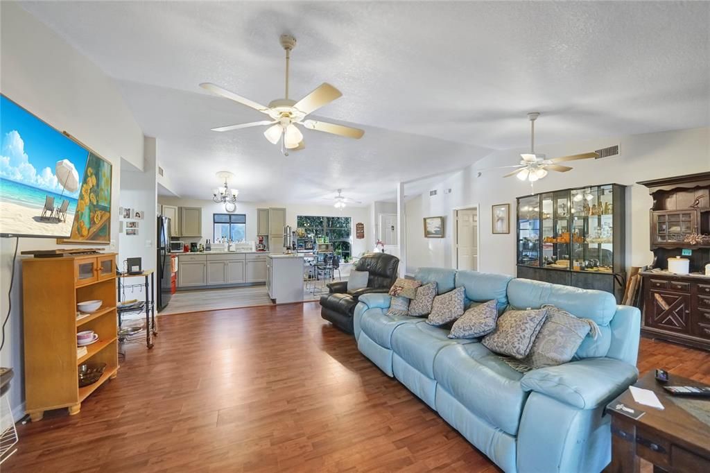 Recently Sold: $350,000 (3 beds, 3 baths, 2510 Square Feet)