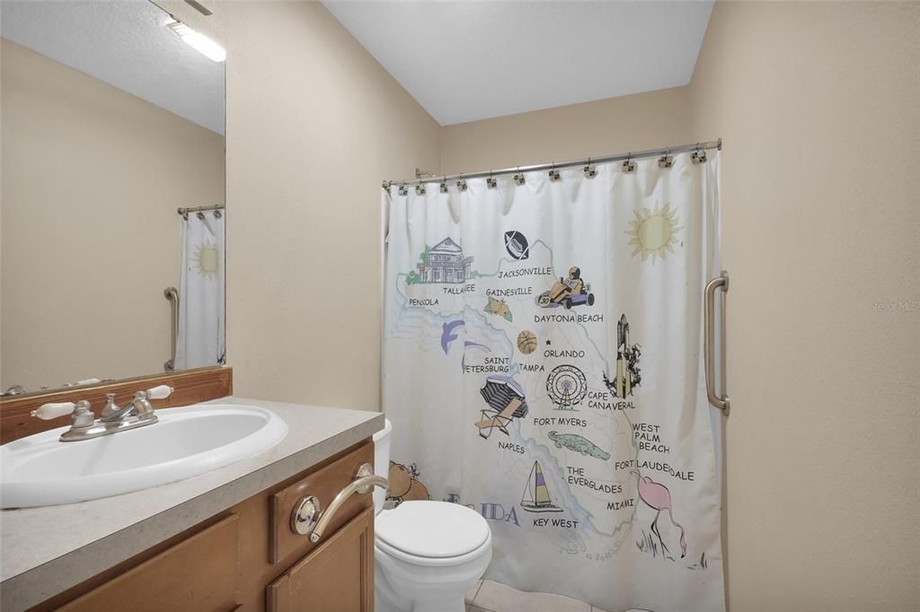 最近售出: $230,000 (3 贝兹, 2 浴室, 1516 平方英尺)