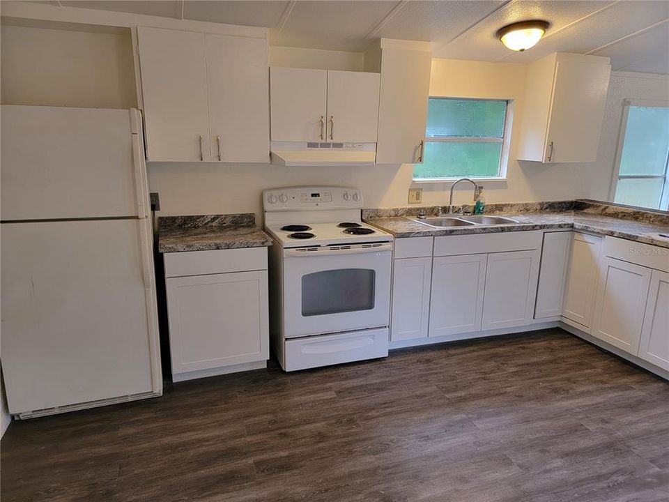Recently Rented: $1,095 (2 beds, 2 baths, 848 Square Feet)