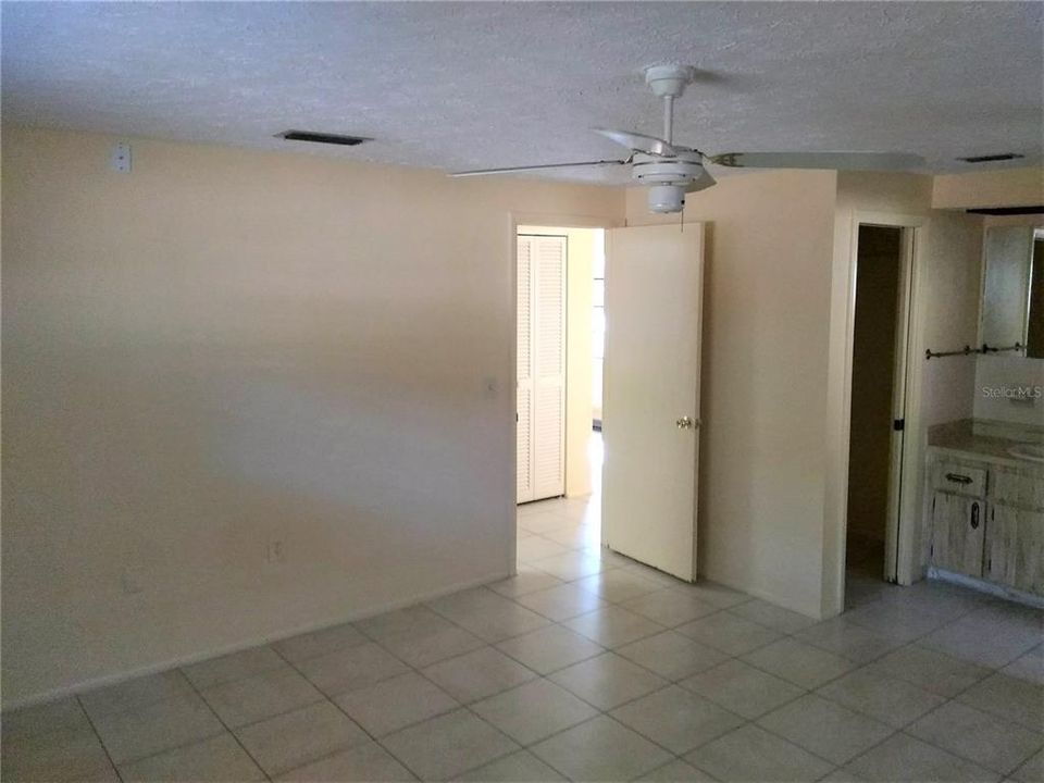 Recently Rented: $1,300 (2 beds, 2 baths, 1328 Square Feet)