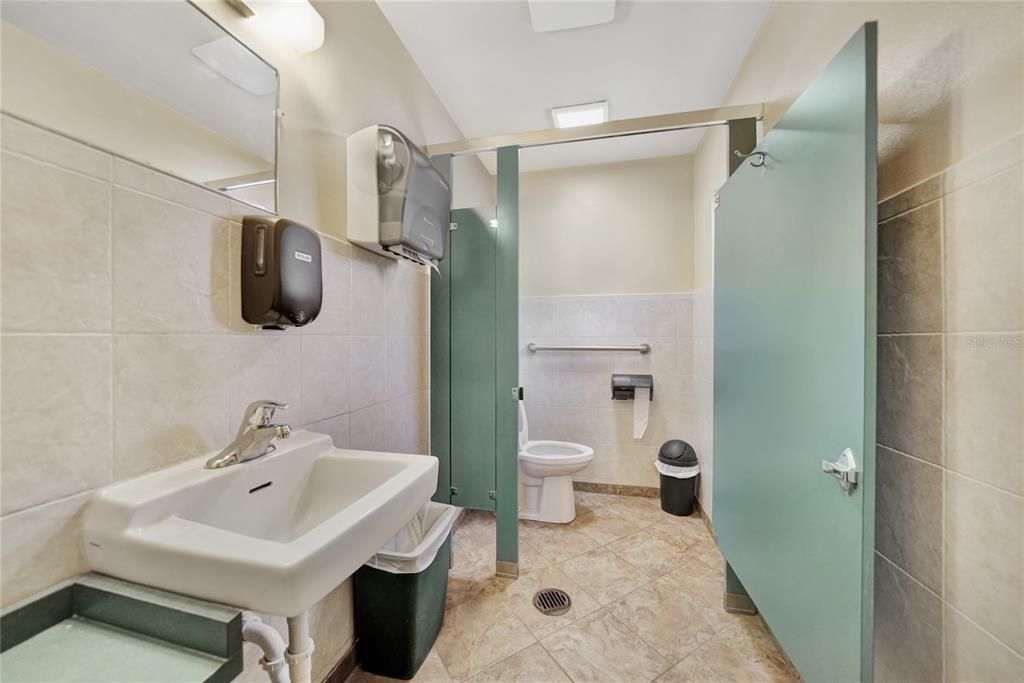 最近售出: $700,000 (0 贝兹, 0 浴室, 2268 平方英尺)