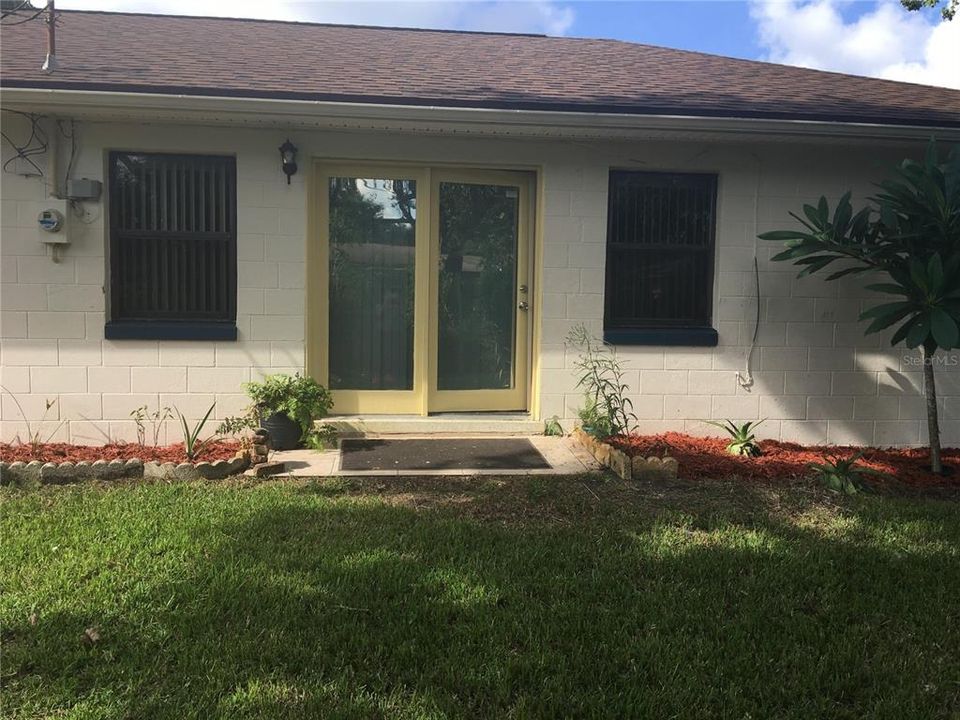 Recently Rented: $1,800 (3 beds, 2 baths, 1584 Square Feet)