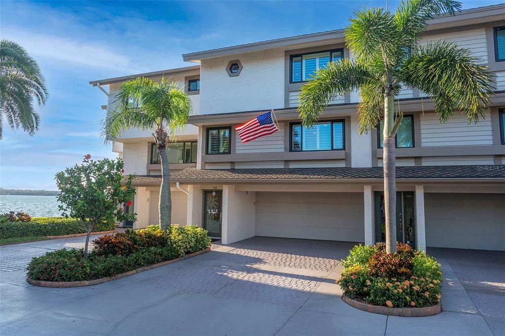 Recently Sold: $1,575,000 (3 beds, 3 baths, 2150 Square Feet)