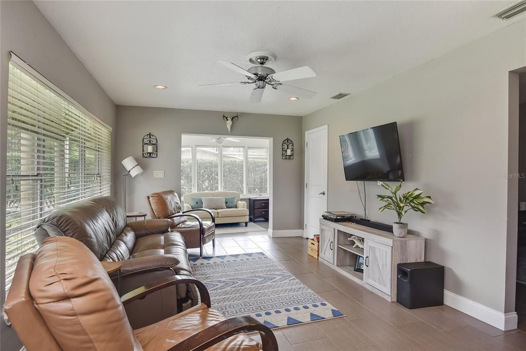 Recently Sold: $779,000 (3 beds, 1 baths, 1296 Square Feet)