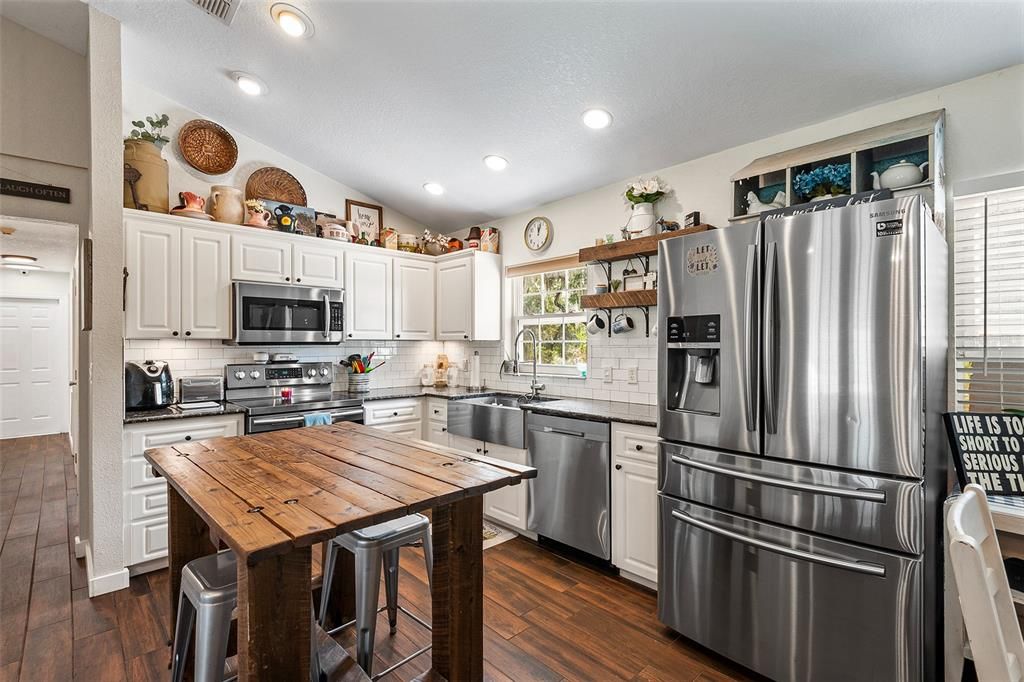 Recently Sold: $335,000 (3 beds, 2 baths, 1869 Square Feet)