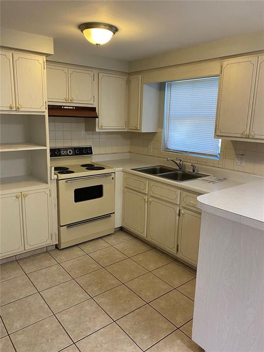 Recently Rented: $1,450 (2 beds, 1 baths, 936 Square Feet)
