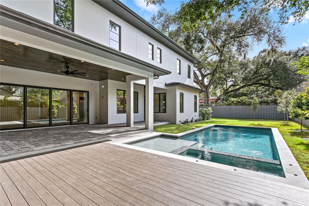 Recently Sold: $2,795,000 (5 beds, 5 baths, 5882 Square Feet)