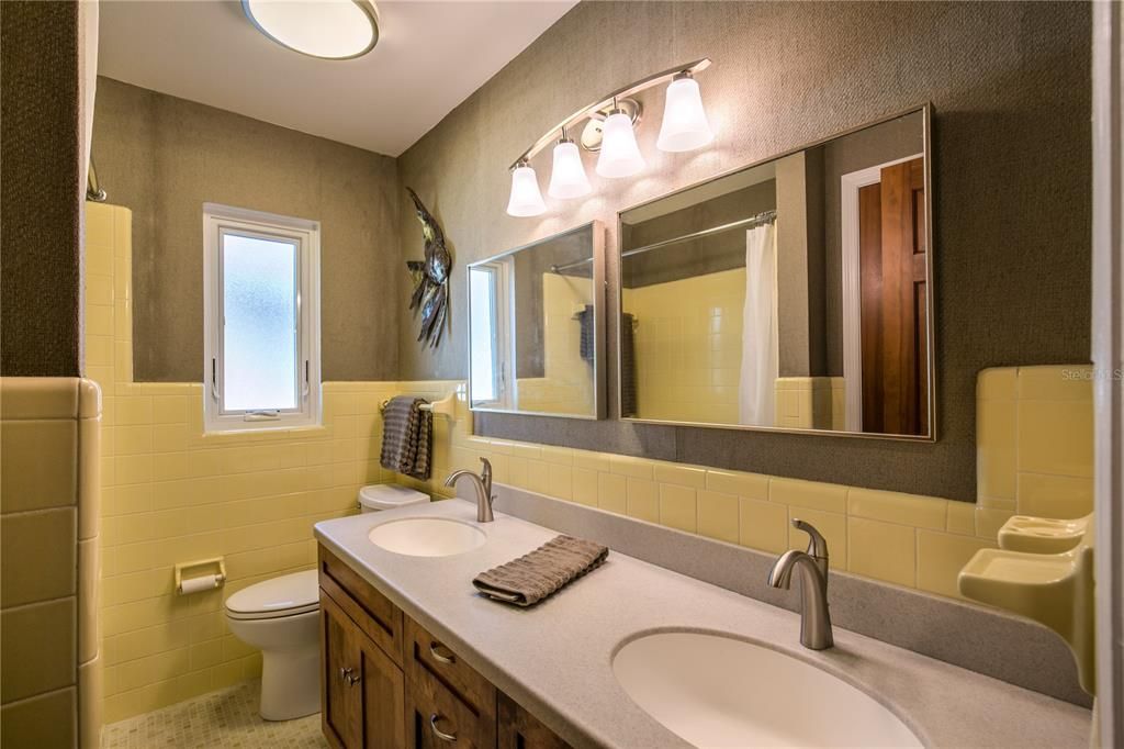 最近售出: $499,900 (4 贝兹, 2 浴室, 1925 平方英尺)