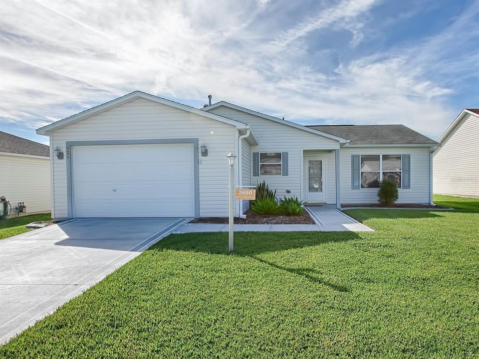 LOVELY 2/2 AUSTIN WITH PAINTED DRIVE AND WALKWAY IN THE VILLAGE OF LYNNHAVEN!