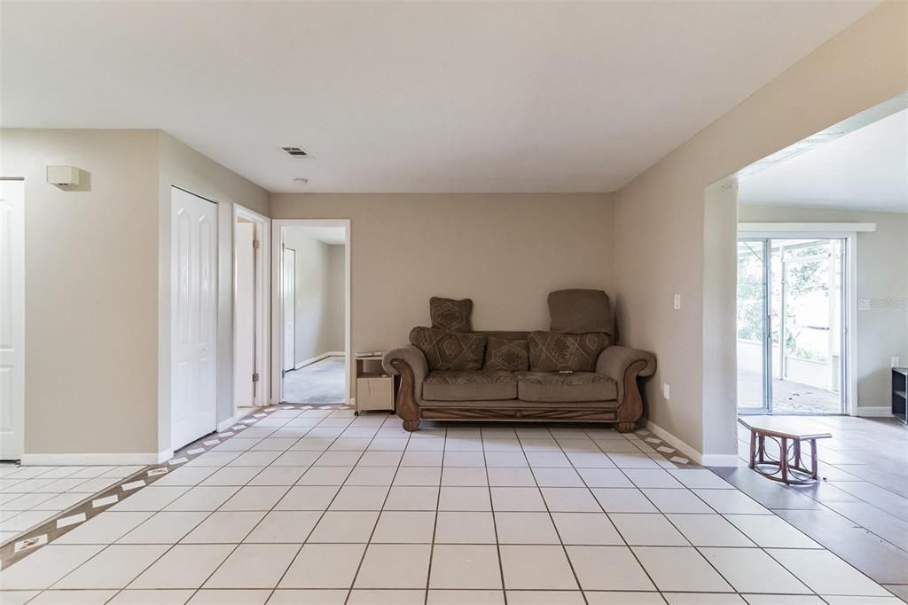 Recently Sold: $134,900 (1 beds, 1 baths, 944 Square Feet)