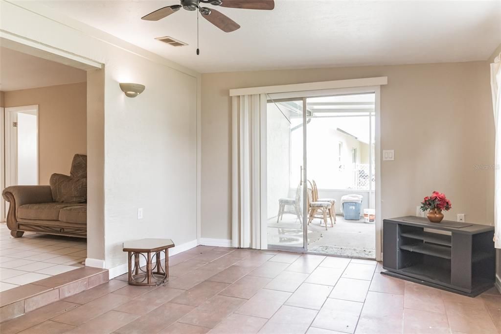 Recently Sold: $134,900 (1 beds, 1 baths, 944 Square Feet)