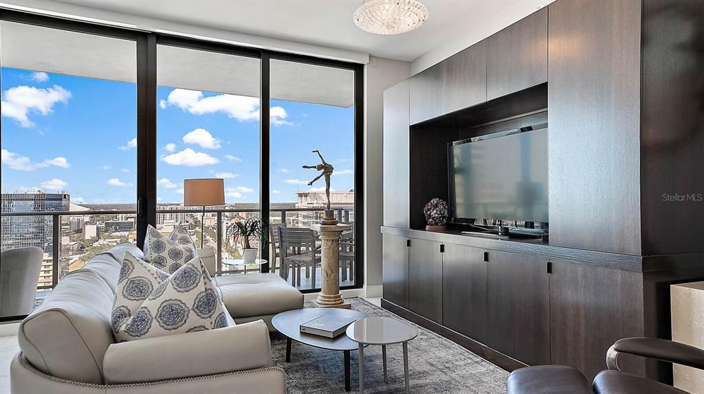 Recently Sold: $1,050,000 (2 beds, 2 baths, 1431 Square Feet)