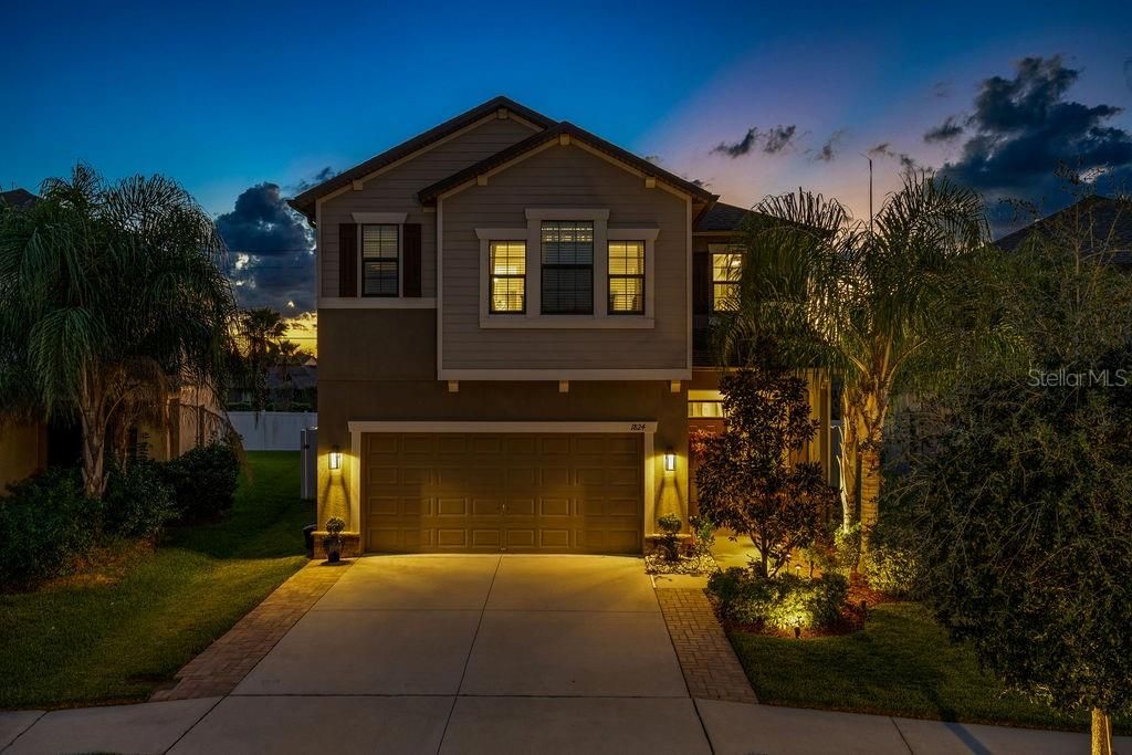 Vendido Recientemente: $390,000 (4 camas, 2 baños, 2341 Pies cuadrados)