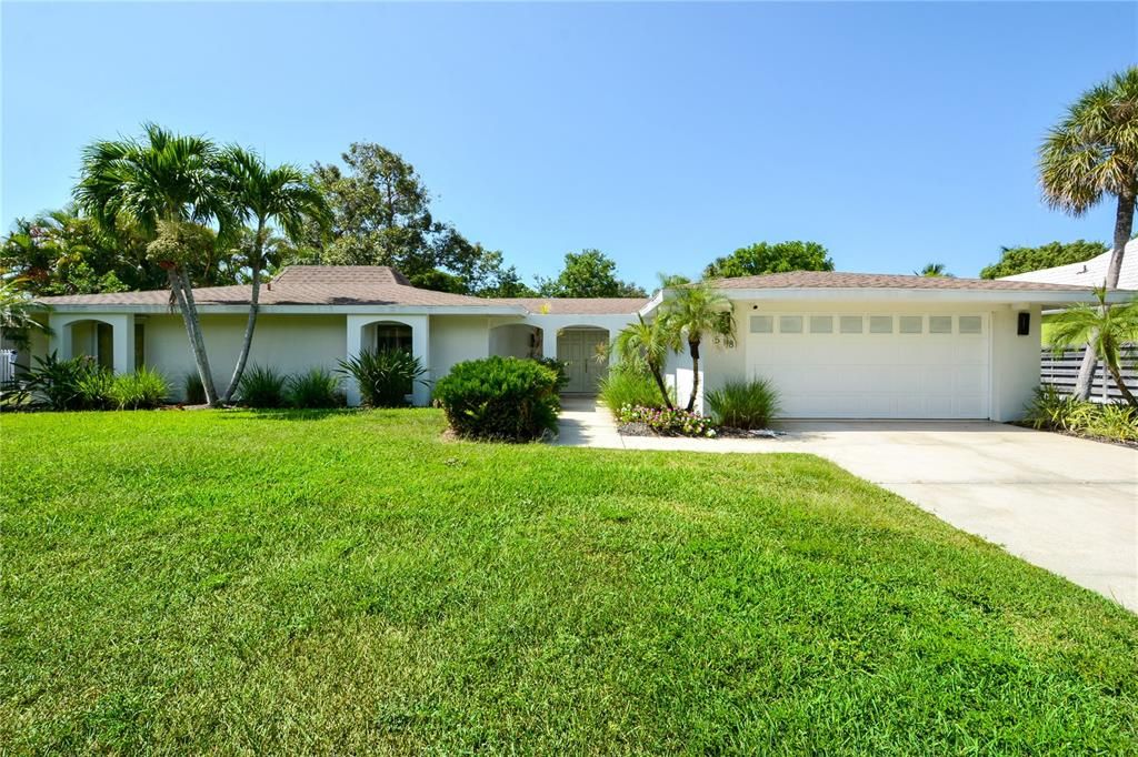 Recently Sold: $1,590,000 (3 beds, 2 baths, 1861 Square Feet)