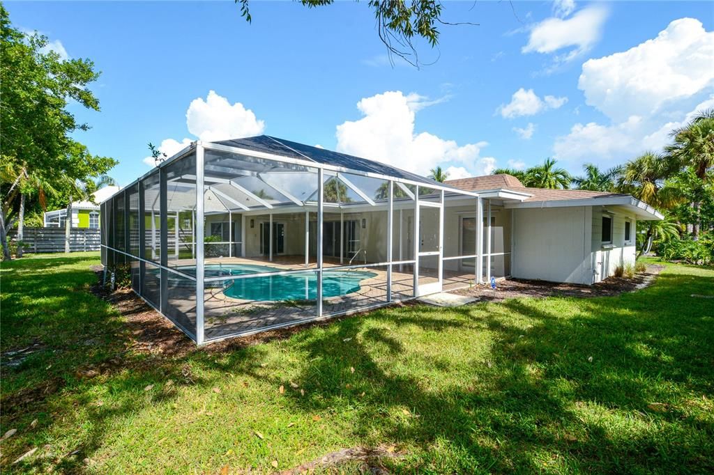 Recently Sold: $1,590,000 (3 beds, 2 baths, 1861 Square Feet)