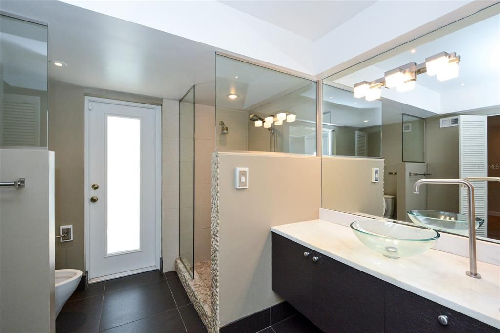 Recently Sold: $1,590,000 (3 beds, 2 baths, 1861 Square Feet)