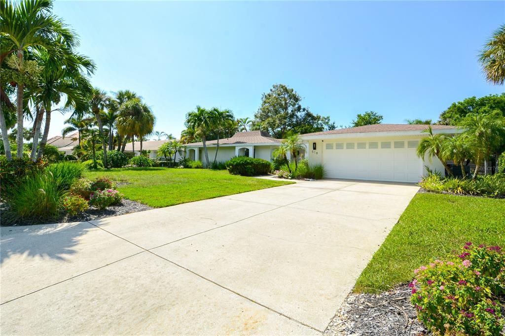 Recently Sold: $1,590,000 (3 beds, 2 baths, 1861 Square Feet)