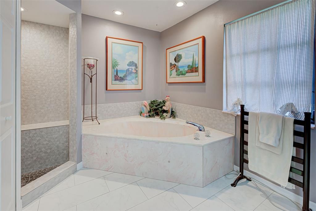 Недавно продано: $588,000 (3 спален, 3 ванн, 2322 Квадратных фут)