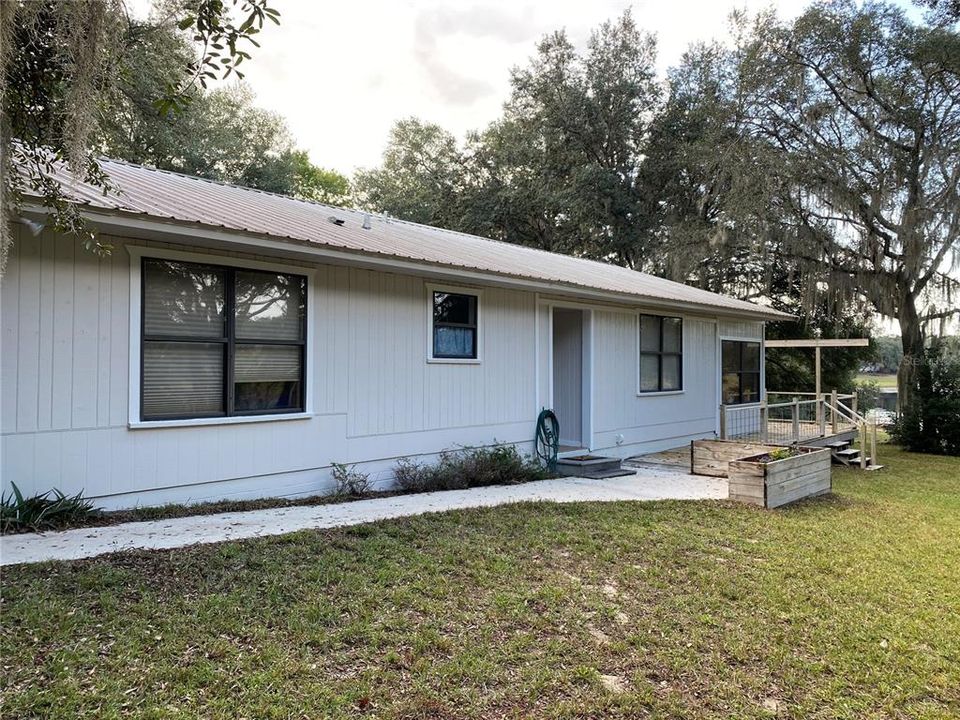 Recently Sold: $225,000 (3 beds, 2 baths, 1668 Square Feet)