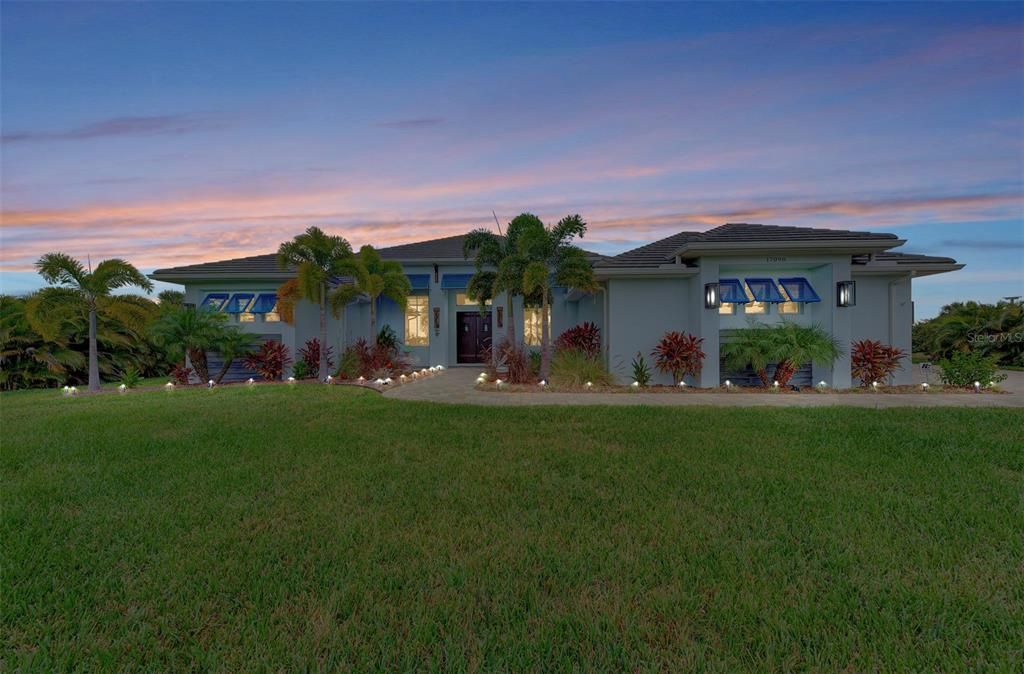 Recently Sold: $1,300,000 (3 beds, 3 baths, 2717 Square Feet)