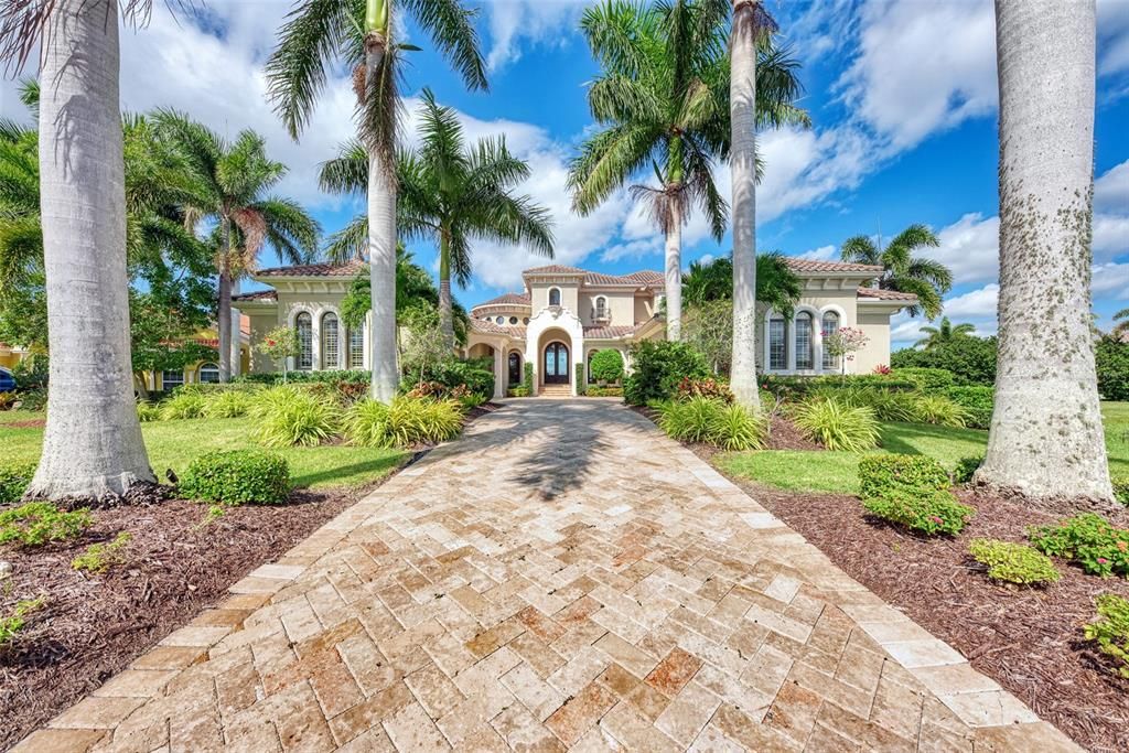 Recently Sold: $3,250,000 (4 beds, 5 baths, 5842 Square Feet)