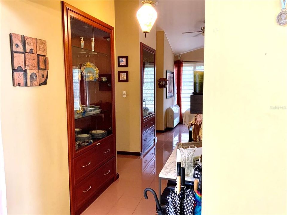 Vendido Recientemente: $575,000 (4 camas, 2 baños, 4600 Pies cuadrados)