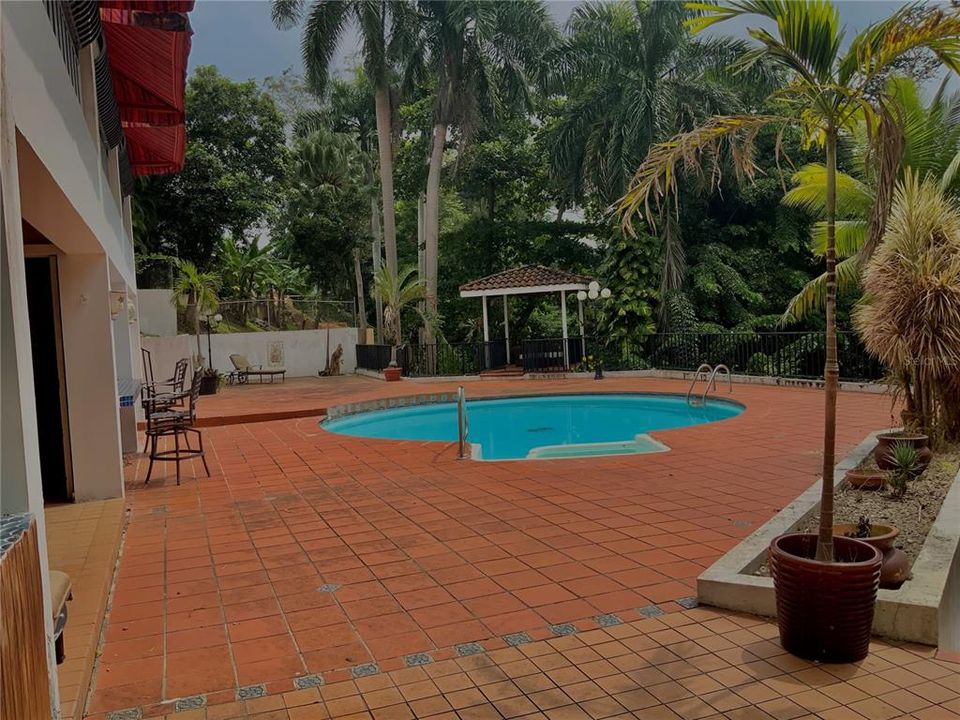 Vendido Recientemente: $575,000 (4 camas, 2 baños, 4600 Pies cuadrados)