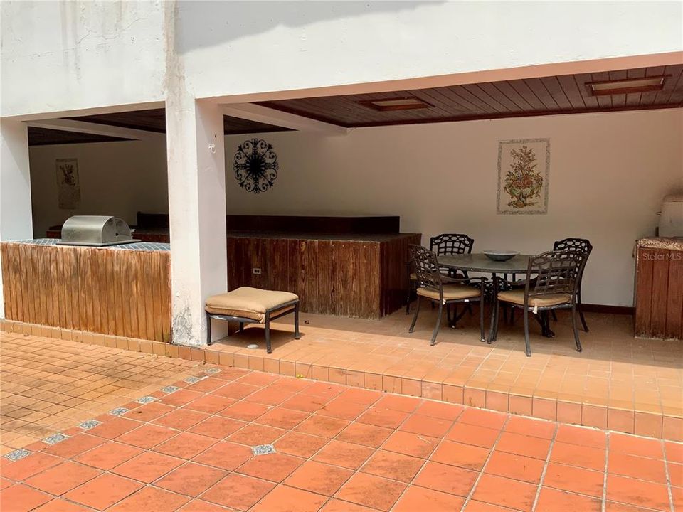 Vendido Recientemente: $575,000 (4 camas, 2 baños, 4600 Pies cuadrados)