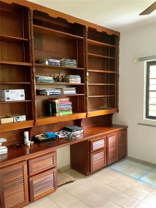 Vendido Recientemente: $575,000 (4 camas, 2 baños, 4600 Pies cuadrados)