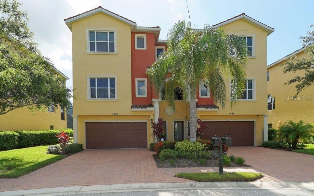 Recently Rented: $2,695 (3 beds, 3 baths, 2848 Square Feet)