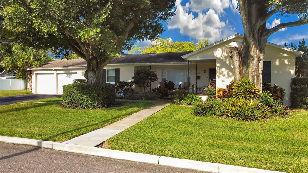 Recently Sold: $620,000 (2 beds, 1 baths, 1413 Square Feet)