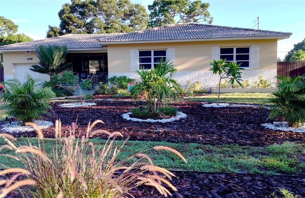 Recently Sold: $329,000 (2 beds, 1 baths, 1105 Square Feet)