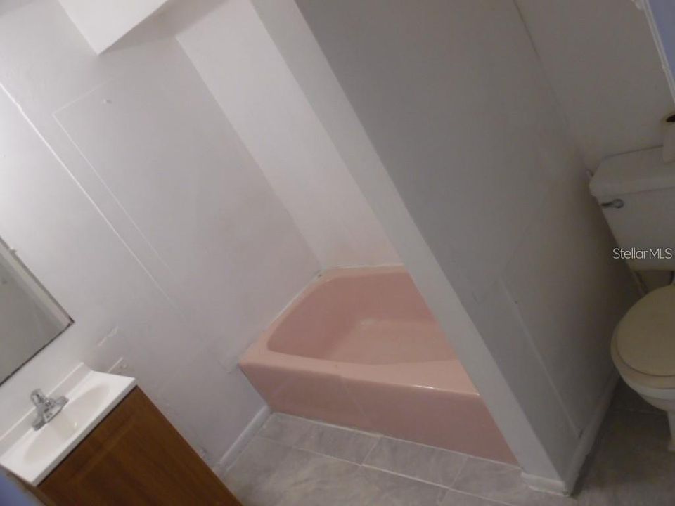 最近租的: $800 (1 贝兹, 1 浴室, 625 平方英尺)