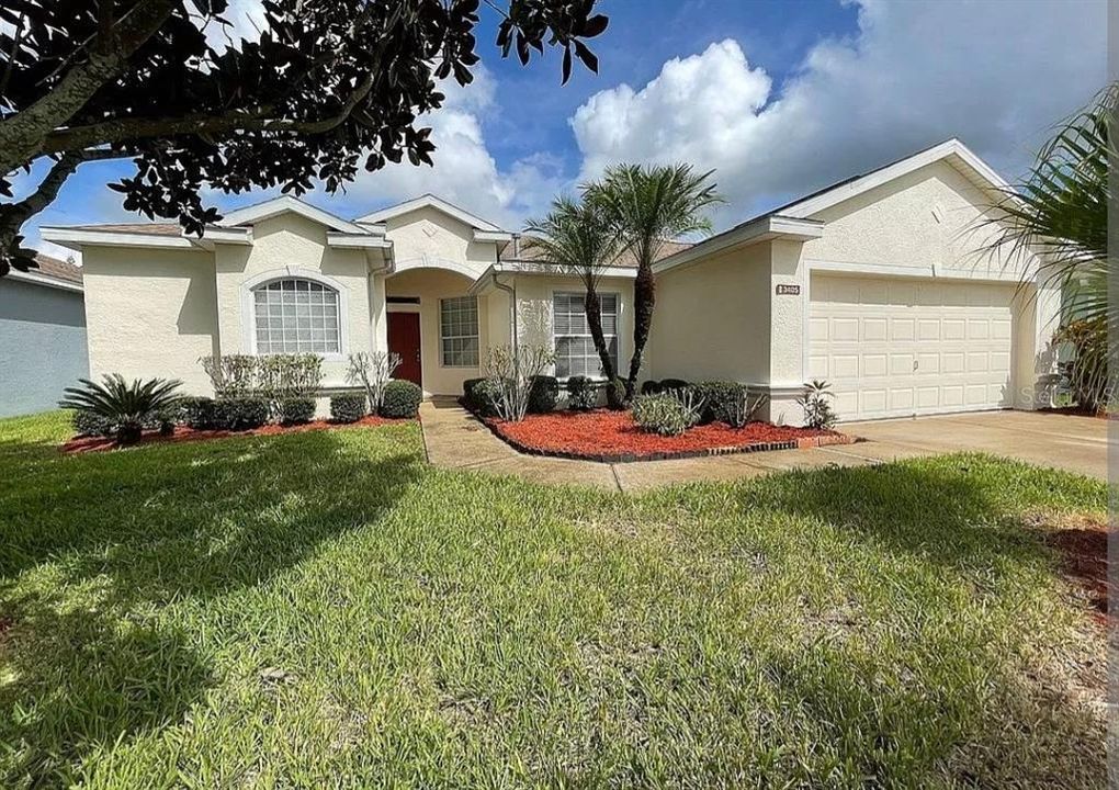 Recently Sold: $300,000 (3 beds, 2 baths, 1829 Square Feet)