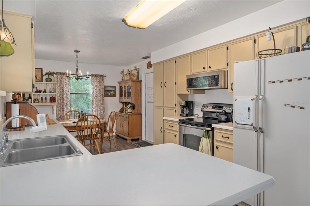 Recently Sold: $164,000 (2 beds, 1 baths, 1053 Square Feet)