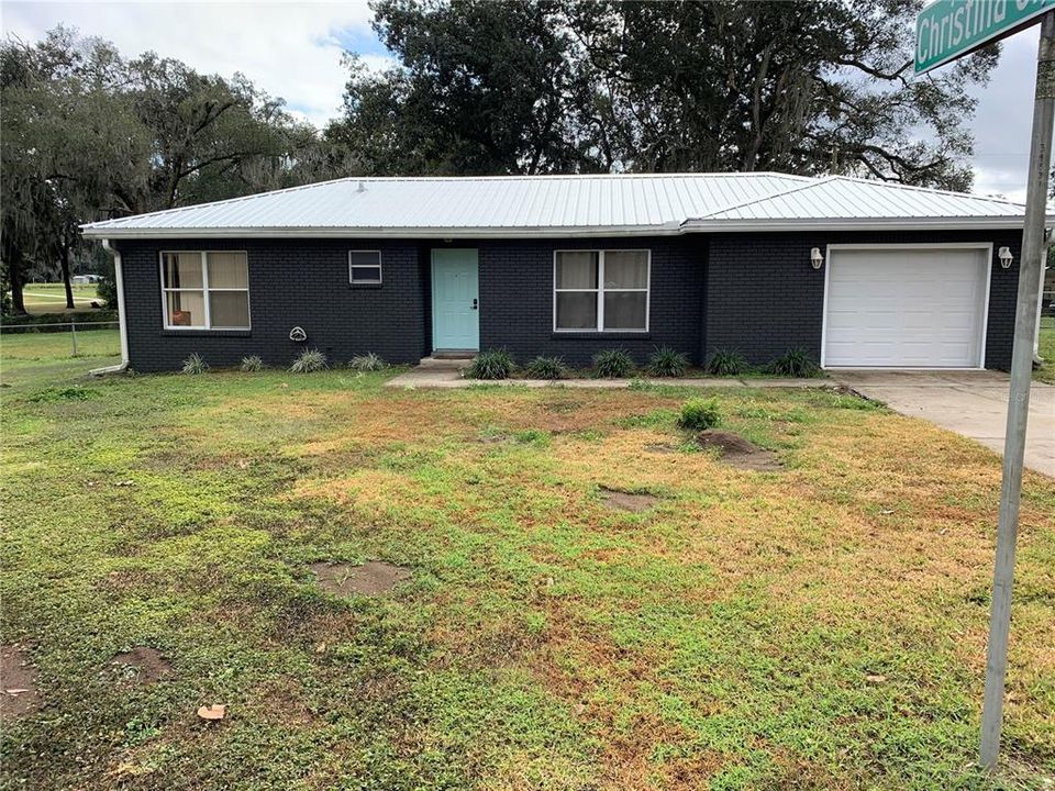 Recently Sold: $215,000 (3 beds, 2 baths, 1192 Square Feet)