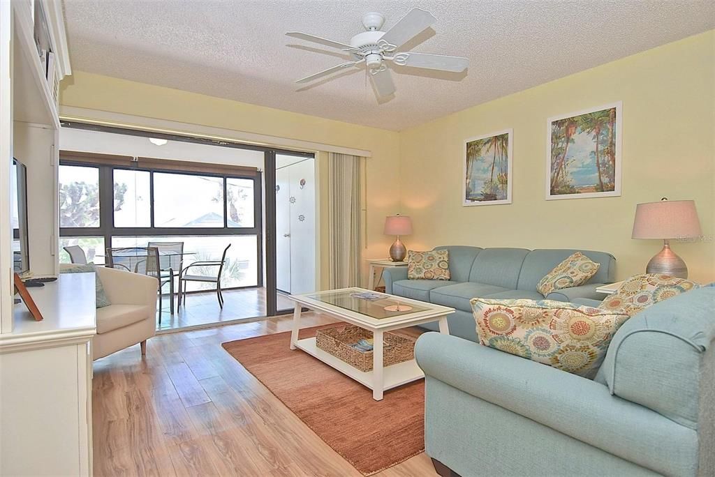 Recently Sold: $665,000 (2 beds, 2 baths, 1359 Square Feet)