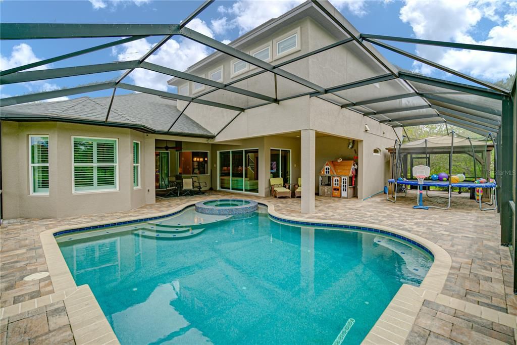 Recently Sold: $895,000 (5 beds, 4 baths, 3904 Square Feet)