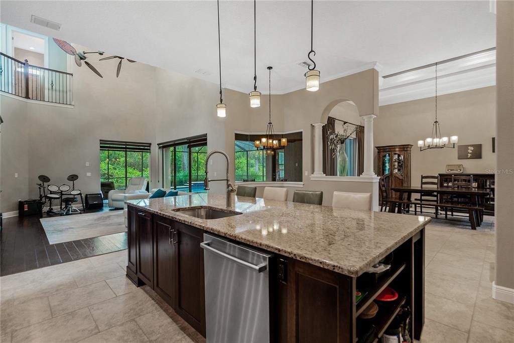 Recently Sold: $895,000 (5 beds, 4 baths, 3904 Square Feet)