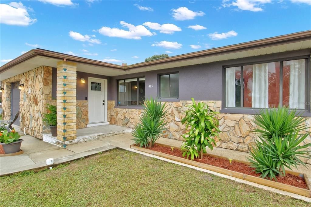 Recently Sold: $339,000 (2 beds, 2 baths, 1965 Square Feet)