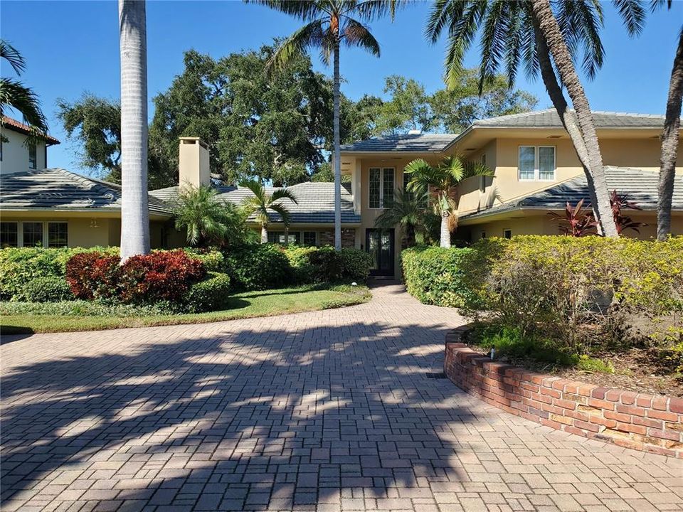 Recently Sold: $4,000,000 (5 beds, 4 baths, 4910 Square Feet)